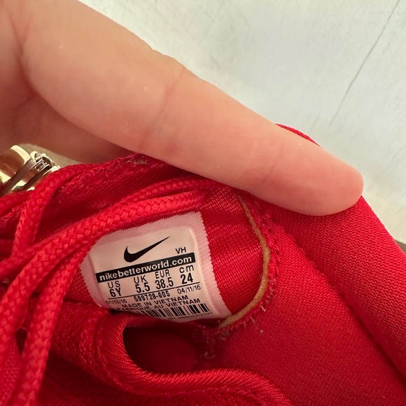 Nike Red Roshe One - Picture 7 of 8